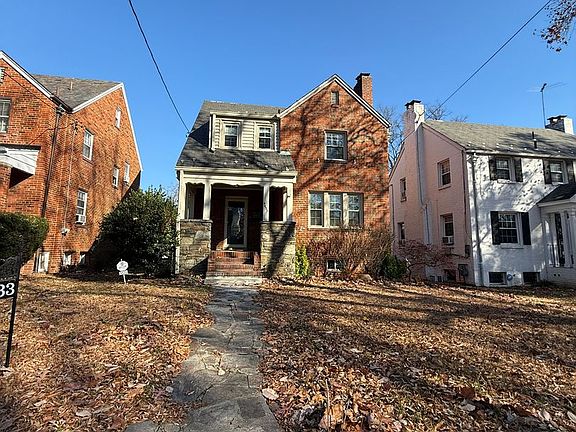 2nd image of 4433 S Dakota Ave NE