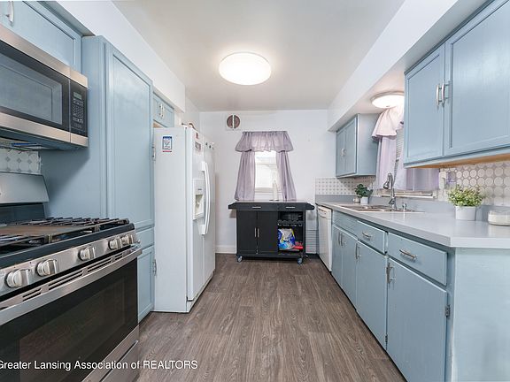 2nd image of 821 Andrus Ave