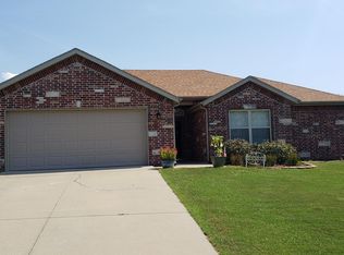 323 Holts Lake Dr, Branson, MO 65616