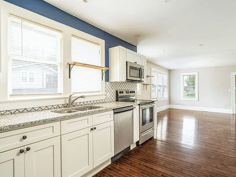 2443 Jefferson Ave — Photo 7