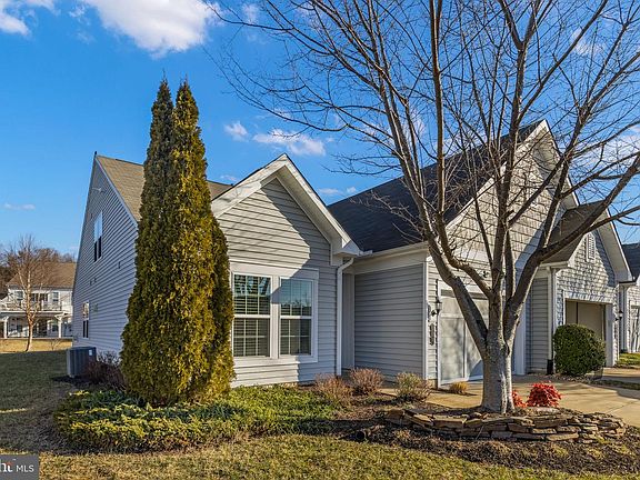 3rd image of 132 Hyannis Pl