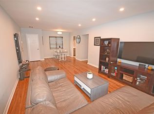 333 Main St APT A, Roslyn, NY 11576