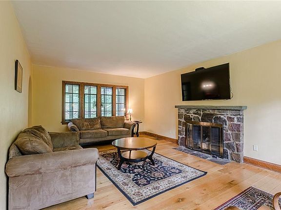5th image of 17 Fair Oaks Drive