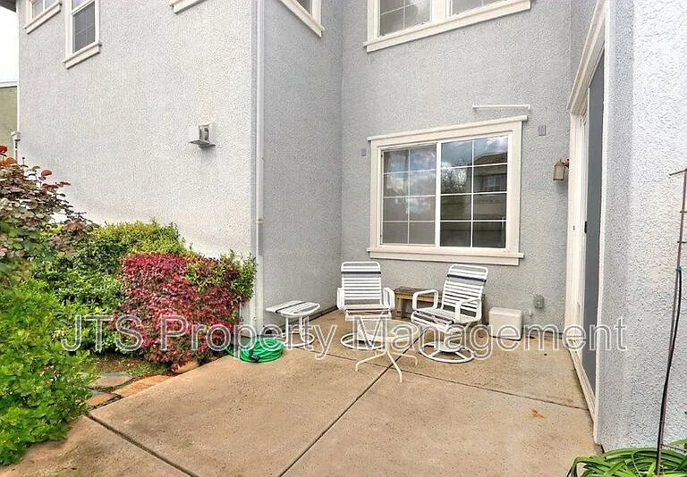 10921 Oakham Dr — Photo 33