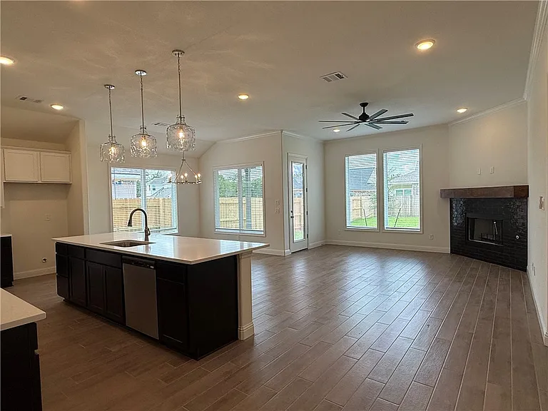 3709 Lamar Hollow Ct — Photo 9