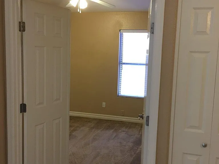 623 W Greentree Dr — Photo 12