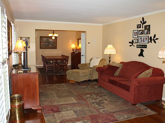 4th image of 216 Chip N Dale Dr