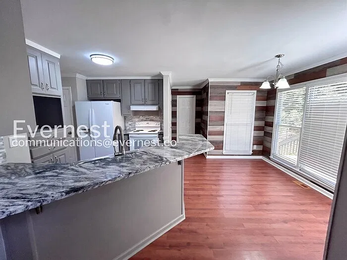 4 bed, 3.0 bath, 3008 sqft, $2,645 — Photo 4
