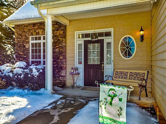 2nd image of 1141 Winterberry Ln