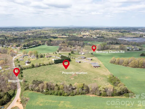 1727 Boggs Rd, Claremont, NC 28610