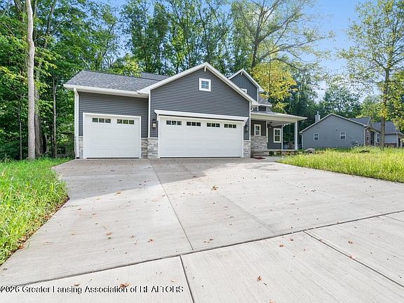 3rd image of 2531 Fedewood Ln