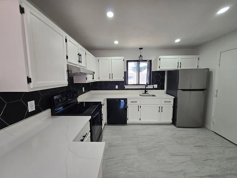 58 High Path Rd — Photo 5