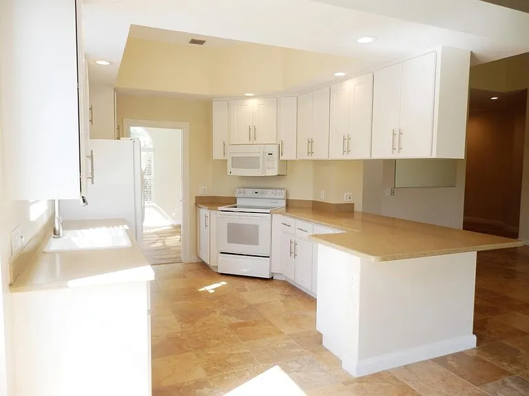 11547 SW Rockingham Dr — Photo 10