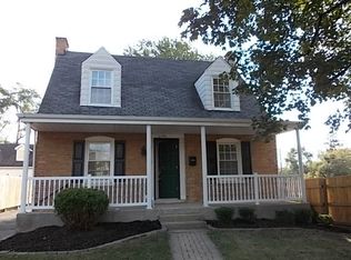 275 Churchill Pl, Clarendon Hills, IL 60514