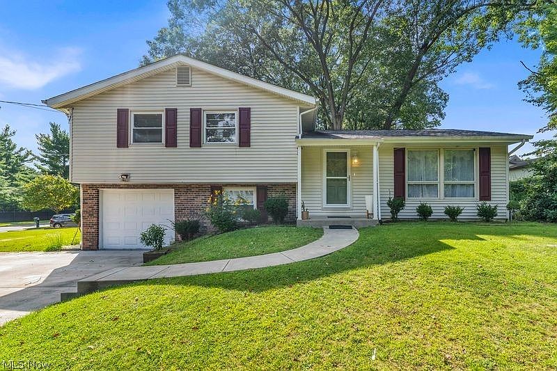 1st image of 596 Eric Dr