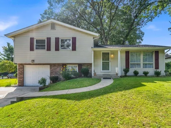 596 Eric Dr, Akron, OH 44305
