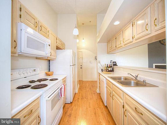 3rd image of 1401 Sage Ln APT K