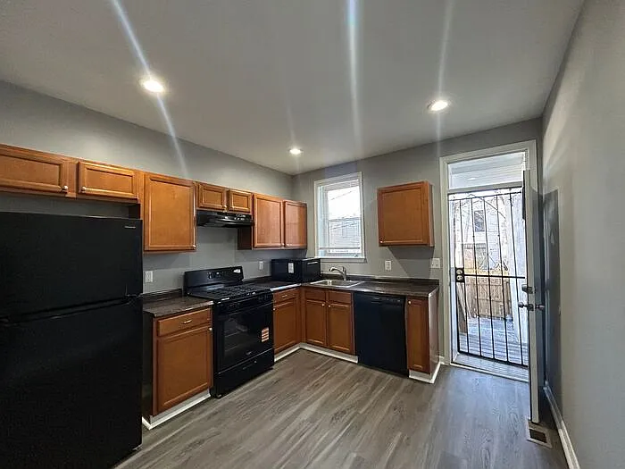 2 bed, 2.0 bath, $1,650 — Photo 2
