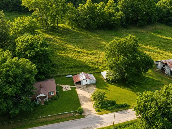 2039 Blackburn Hollow Rd, Cornersville, TN 37047