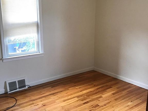 3rd image of 14010 Hart Ave