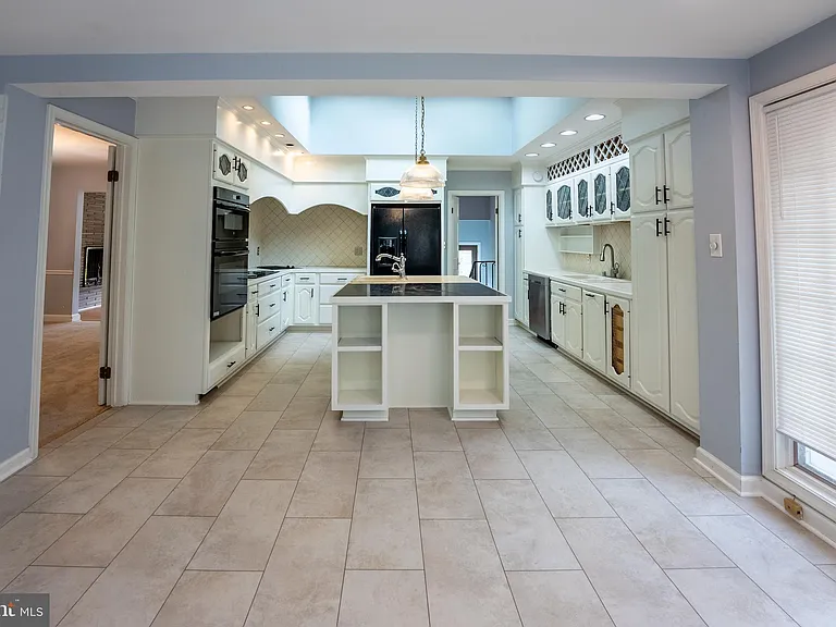 6438 Woodville Dr — Photo 4