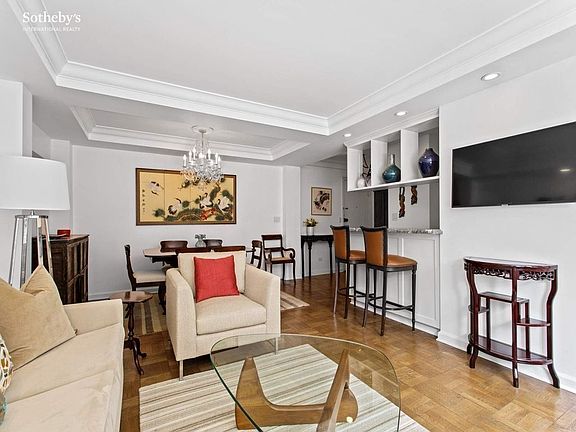 4th image of 130 E 63rd St APT 15D