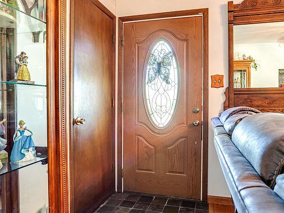 3rd image of 6913 Greenbrook Dr