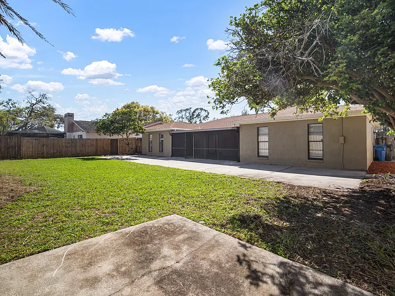 1218 Lornewood Dr — Photo 18