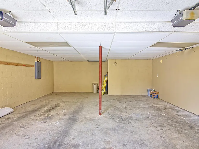 7145 Catherine Dr — Photo 10
