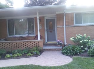 5861 Wright St, Troy, MI 48098
