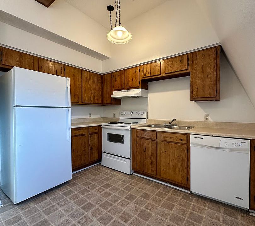 Bowie Trust-A St. Apts - 321-323 A St Kerrville, TX | Zillow