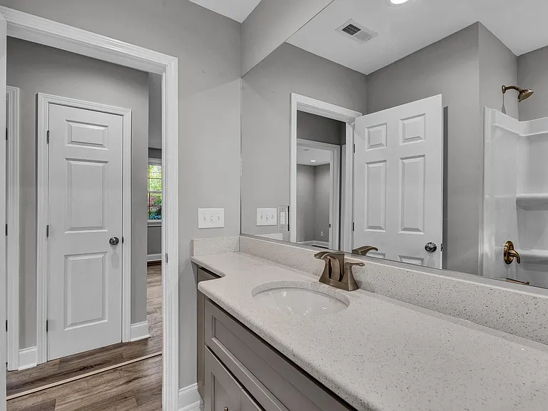 2451 Boone Ave — Photo 20