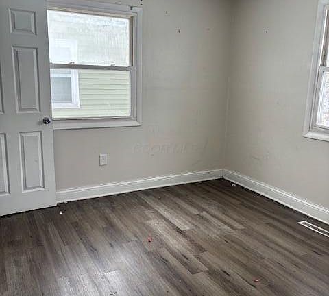 5th image of 1245 Brentnell Ave