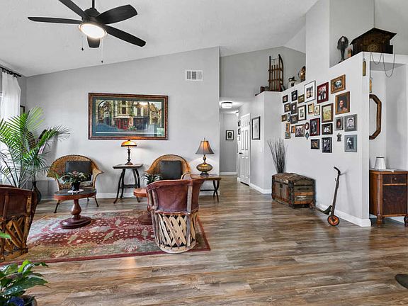 3rd image of 1521 E Avenue J5