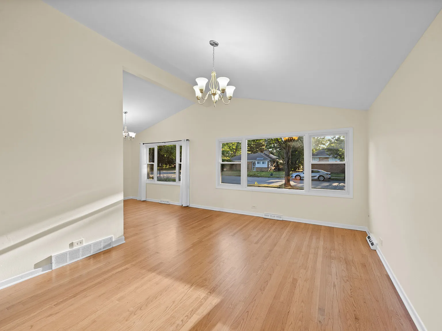 3 bed, 1250 sqft, $4,200 — Photo 4