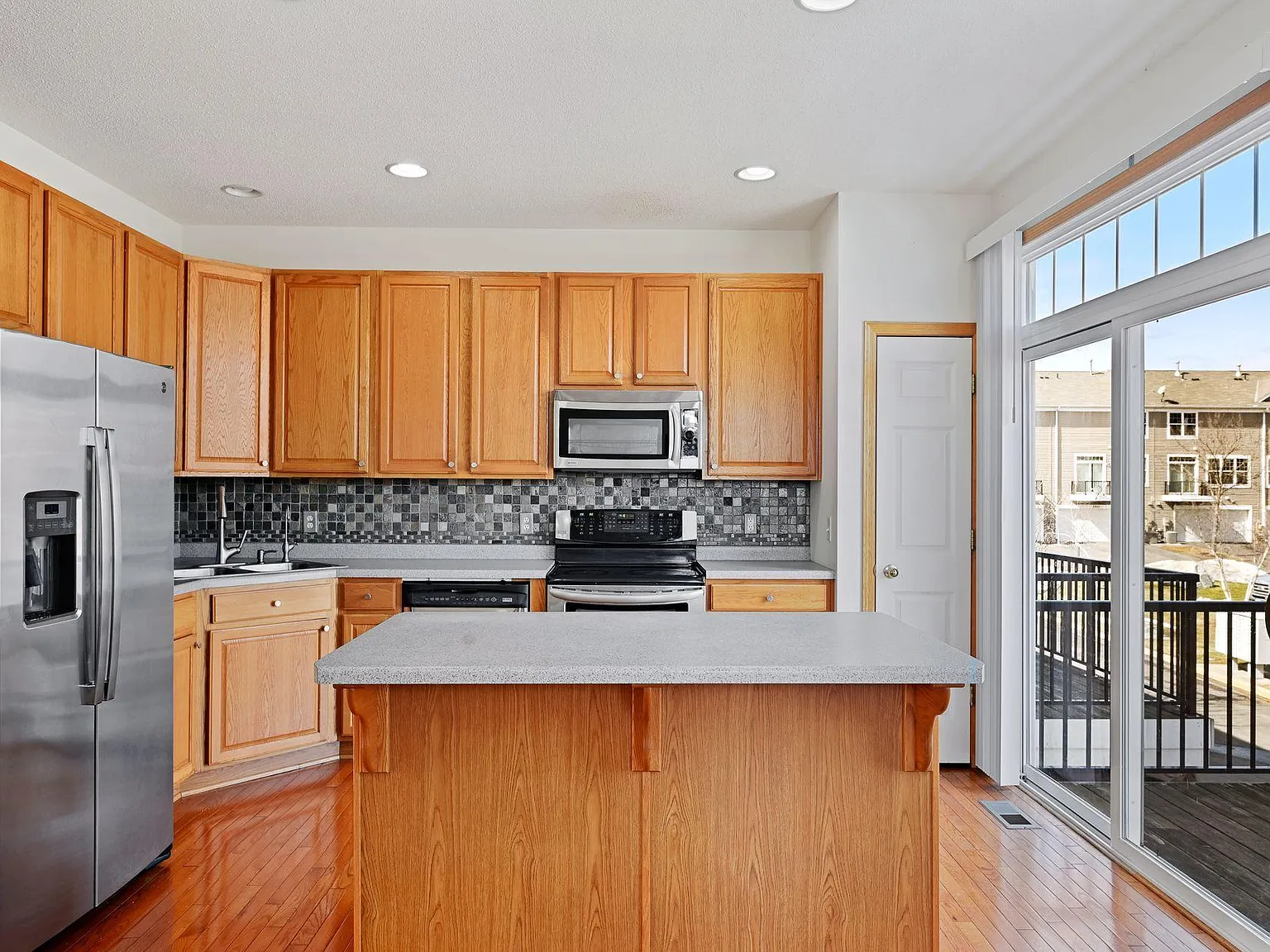 3 bed, 2.5 bath, 2144 sqft, $2,750 — Photo 4