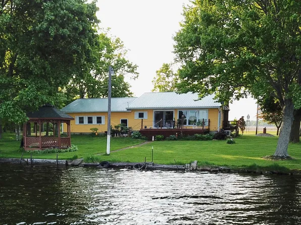 2851 Hudson Rd, Hillsdale, MI 49242