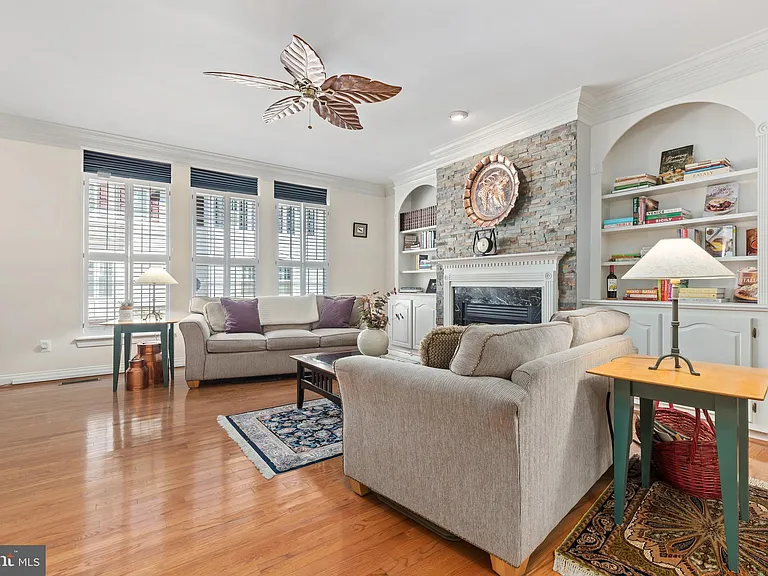 5114 Oneill Ln — Photo 6