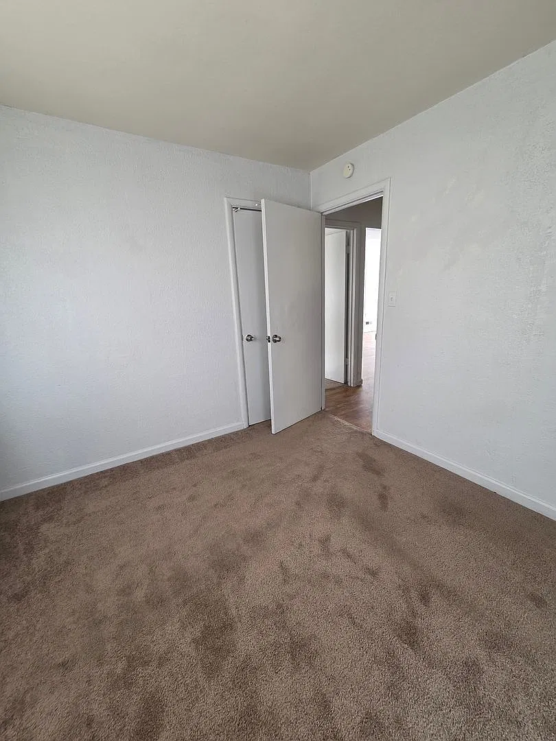 Charming 3 bed 1 bath! — Photo 2