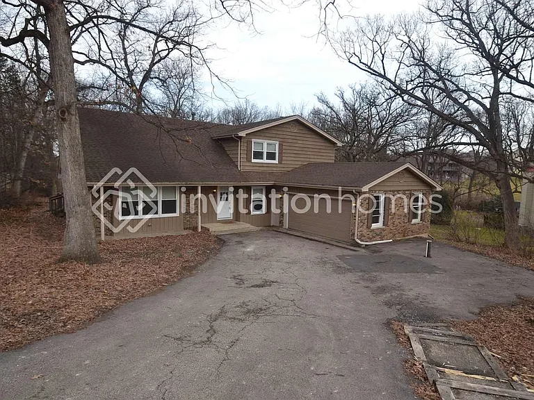 42W174 Timber Trl — Photo 1