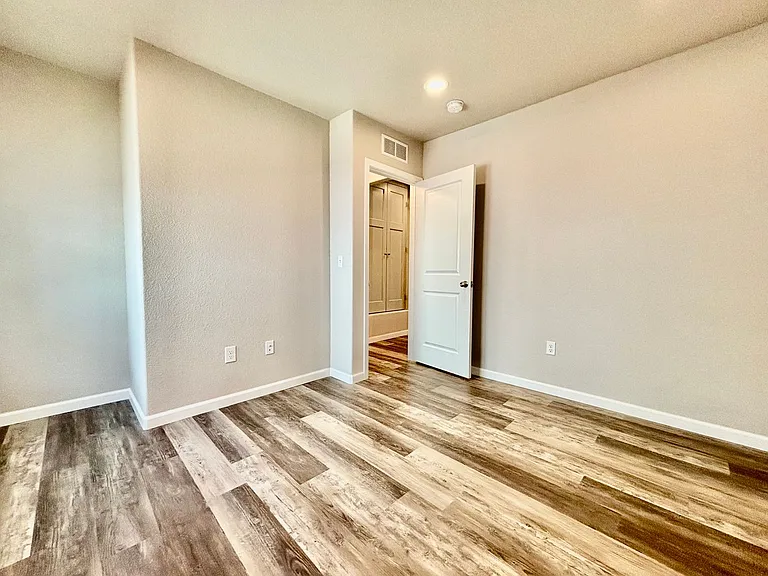 700 W Myrtle St #A — Photo 10