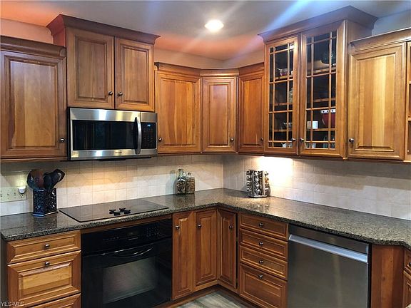 4th image of 7617 W Lake Blvd