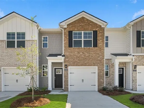 2239 Windward Dr, Stone Mountain, GA 30088