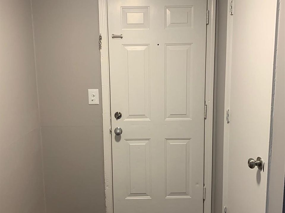 1st image of 2035 Altamont Ct APT 40