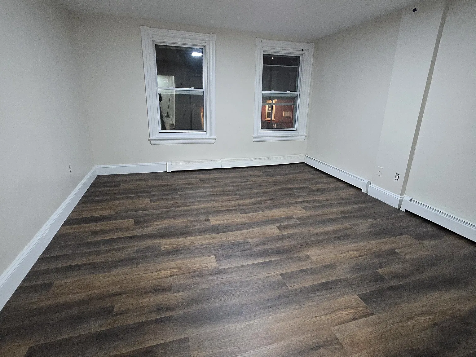 260 E Chestnut St — Photo 4