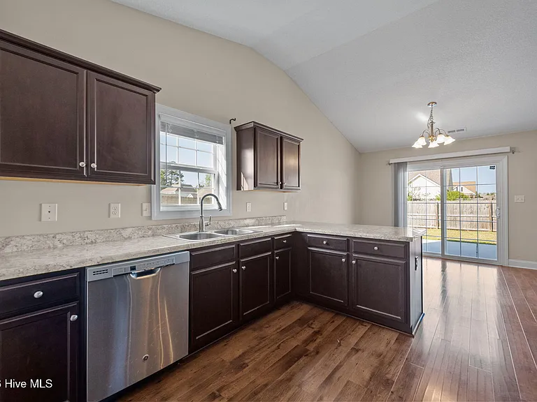 320 Aquamarine Cir — Photo 9
