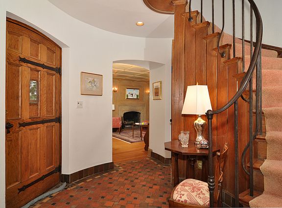 3rd image of 35 Braeside Ln