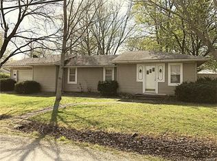 309 S 3rd St, Brownstown, IL 62418