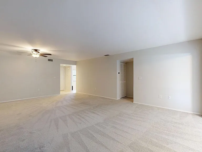 418 Spring Lakes Blvd — Photo 7
