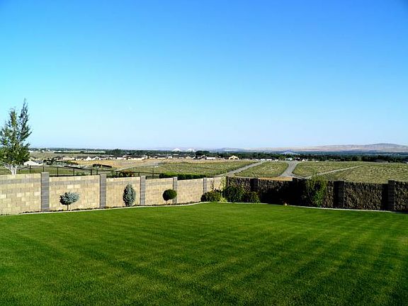 2nd image of 5016 Desert Plateau Dr